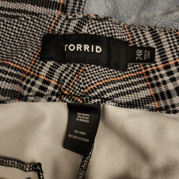 TORRID WOMEN PLUS SIZE Checkered Pants  in Grey, Black , and Tan! - Picture 3 of 3